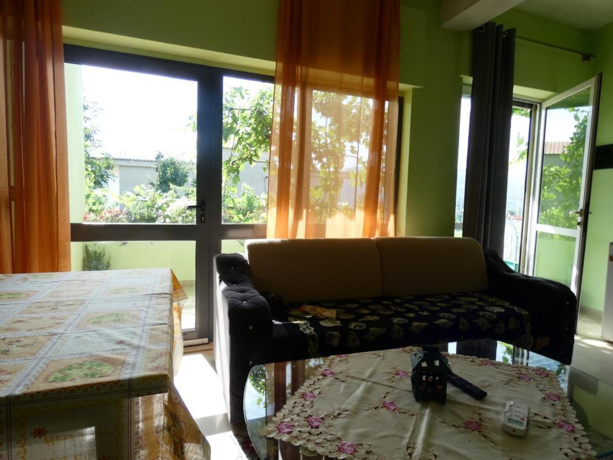 Guesthouse Aleksander Berat Exterior photo